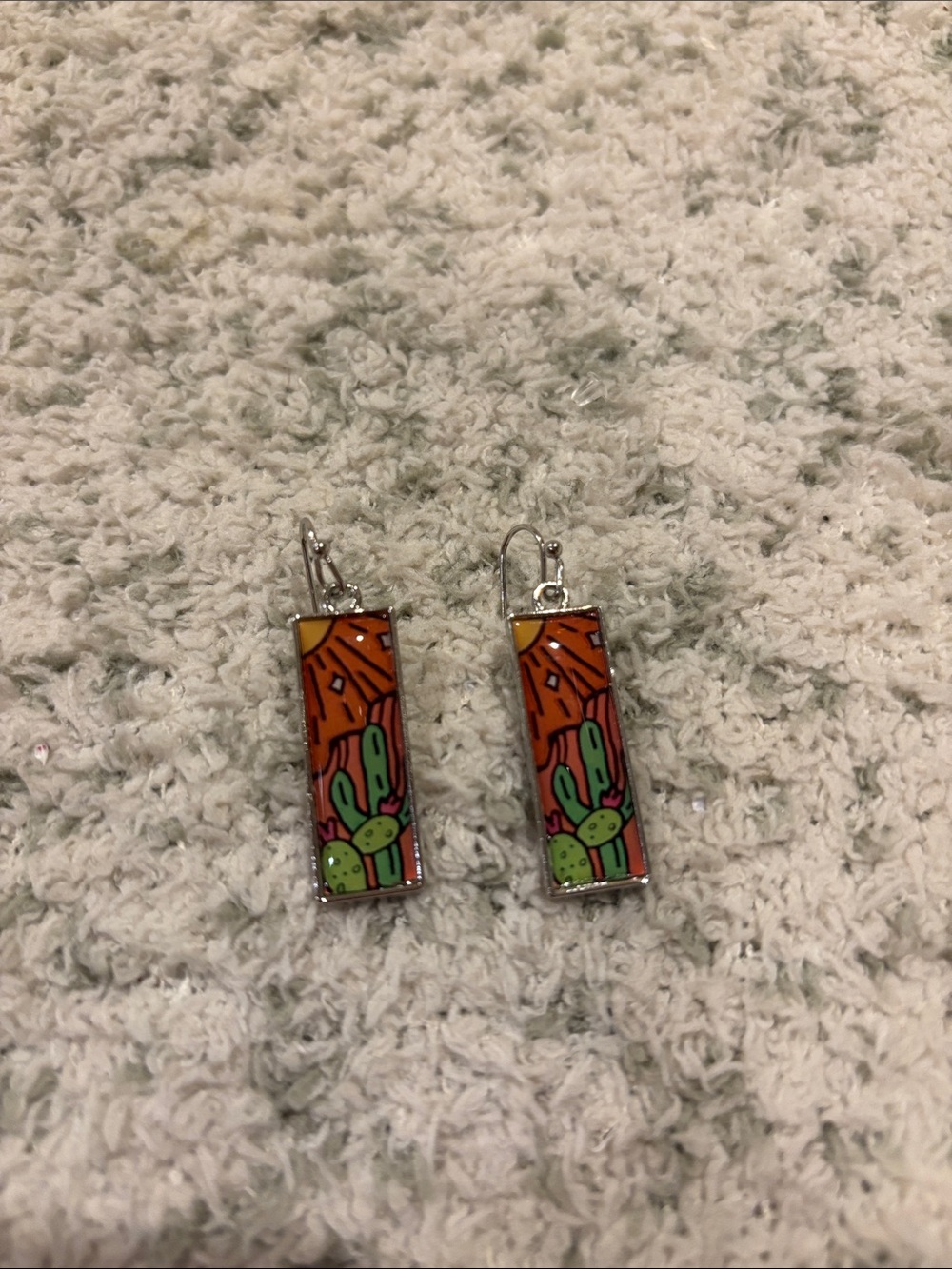 Southwest Santa Fe Styled Desert Cactus Pierced Resin Earrings NWT 1.50”